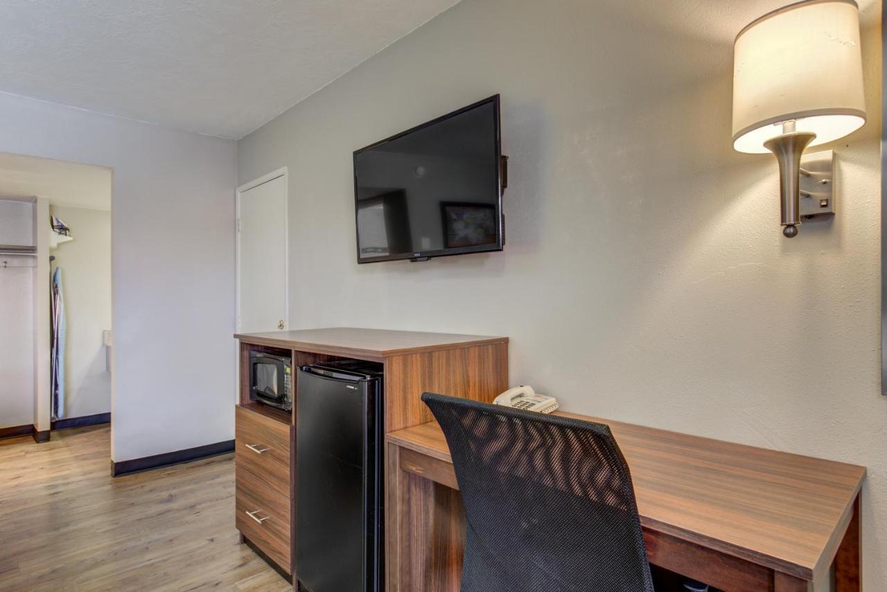 Econo Lodge St George North - Near Pioneer Park St. George Bagian luar foto